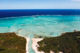 视图鸟的眼睛视图海岸毛里求斯令人惊异的风景毛里求斯美丽的珊瑚礁岛