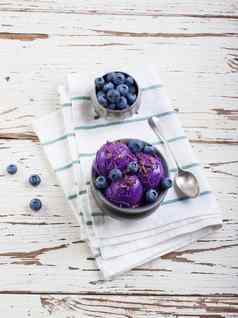 蓝莓冰奶油锡杯