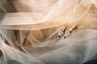 配件新娘耳环面纱白色婚礼耳环空间文本广告