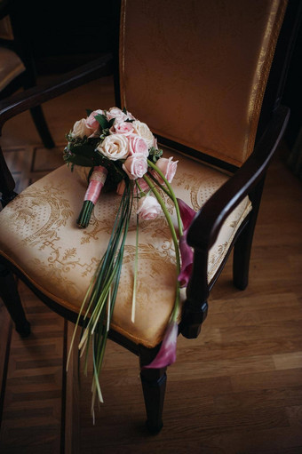 美丽的时尚的婚礼花束玫瑰婚礼装饰
