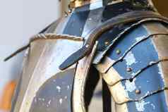 部分古老的骑士的护甲中世纪的概念