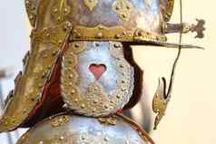 古老的骑士的头盔护甲中世纪的概念