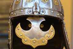 古老的骑士的头盔护甲中世纪的概念
