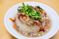 大米布丁管大米蛋糕受欢迎的美味的台湾街食物美食美味使糯米大米猪肉甜蜜的辣椒酱汁