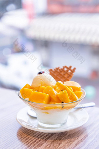 新鲜的芒果剃冰独家新闻冰奶油汁酱汁夏天餐厅生活方式受欢迎的食物台湾关闭