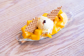 新鲜的芒果剃冰独家新闻冰奶油汁酱汁夏天餐厅生活方式受欢迎的食物台湾关闭