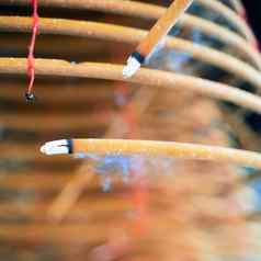 燃烧线圈漩涡香澳门澳门寺庙传统的中国人文化海关敬拜神关闭生活方式