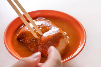 tamsuiagei年龄aburaage美味的著名的街食物台北台湾塞绿豆豆面条辣椒酱汁一流的生活方式关闭