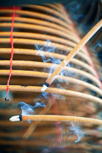燃烧线圈漩涡香澳门澳门寺庙传统的中国人文化海关敬拜神关闭生活方式