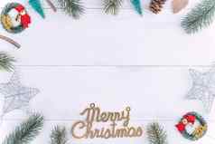 圣诞节概念作文装饰对象冷杉树分支花环点缀孤立的白色木表格前视图平躺布局