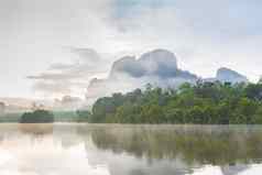 禁止弄thale自然风景阳光早....山湖泊树雾泰国