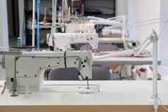行缝纫机器讲习班工作室裁缝商店