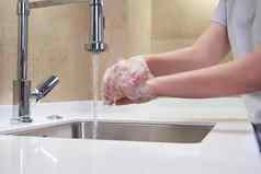 女人洗手抗菌肥皂电晕病毒预防卫生停止传播冠状病毒
