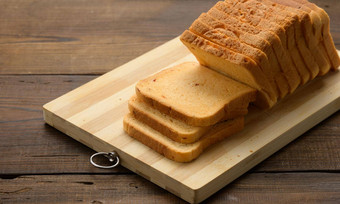 切片白色小麦面粉面包木董事会三明治面包