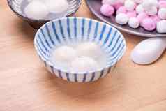 美味的唐元元宵小碗传统的节日食物大米饺子球塞馅料中国人灯笼节日关闭