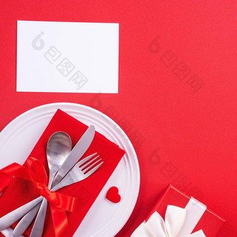 情人节一天餐设计概念浪漫的板菜集孤立的红色的背景<strong>餐厅</strong>假期庆祝活动<strong>促销</strong>活动前视图平躺