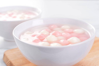 唐<strong>元</strong>汤圆美味的红色的白色大米饺子球小碗亚洲传统的节日食物中国人冬天冬至节日关闭