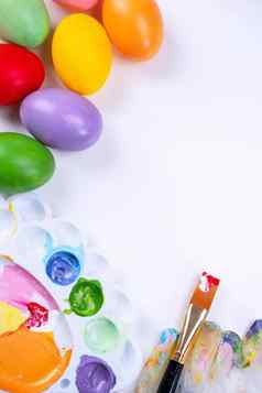 设计概念准备复活节庆祝活动绘画复活节鸡蛋色彩斑斓的丙烯酸色素颜色染料调色板前视图生活方式