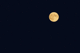 完整的月亮清晰的黑暗蓝色的晚上天空