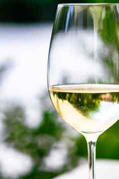 白色酒奢侈品餐厅夏天花园阳台酒品尝经验酒庄葡萄园美食之旅假期旅行