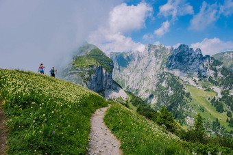 巨大的岩石形成瑞士阿尔卑斯山脉独特的山瑞士阿尔卑斯山脉山萨克斯露西