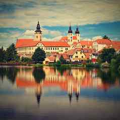美丽的捷克小镇telc夏天受欢迎的旅游的地方美丽的体系结构受保护的联合国教科文组织