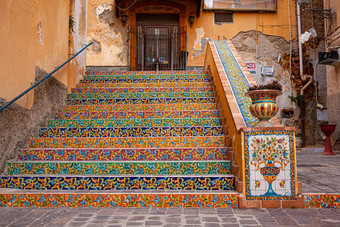 <strong>楼梯装饰</strong>典型的西西里陶瓷瓷砖