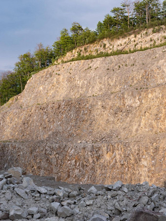 细节石头坑石头采石场工业网站花岗岩砾石