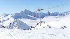 滑雪电梯滑雪度假胜地高山