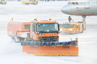 扫雪机删除雪跑道道路机场雪风暴视图窗口