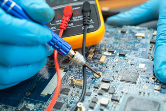 技术员修复内部硬磁盘焊接铁<strong>集成</strong>电路概念数据硬件技术员技术