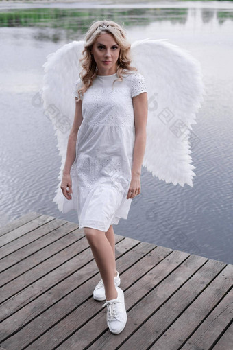 肖像金发女郎女人白色衣服白色天使翅膀好人天堂神天堂天使