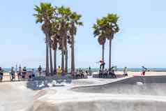 威尼斯曼联州威尼斯海滩溜冰者滑板运动场地加州威尼斯海滩受欢迎的海滩县