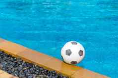 足球球浮动游泳池