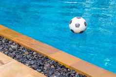 足球球浮动游泳池