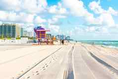 色彩斑斓的救生员塔南海滩迈阿密海滩佛罗里达