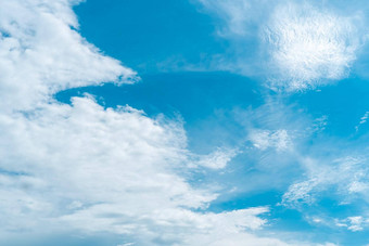 复制空间最小的概念夏天蓝色的天空白色云摘要空白