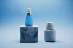 血清瓶面部奶油Jar蓝色的背景奢侈品护肤品产品美化妆品