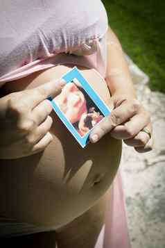 月怀孕了女人超声波婴儿肠道