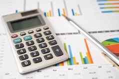 计算器笔图表图纸金融账户统计分析经济业务概念