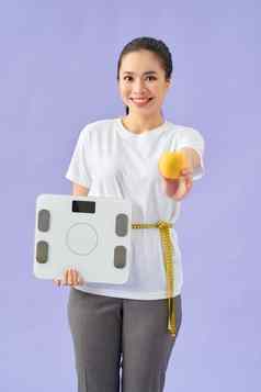 适合健身女人测量磁带持有重量规模橙色手