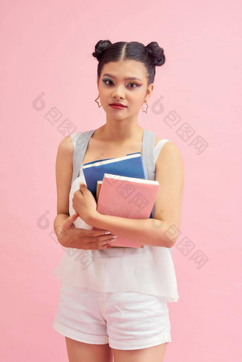 照片漂亮的学生女孩<strong>双面</strong>包发型穿背包持有研究书孤立的粉红色的背景