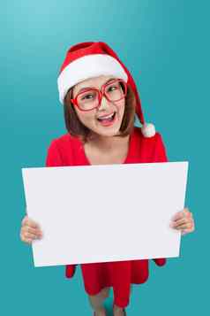 高视图微笑美丽的快乐女孩圣诞节圣诞老人他持有空白董事会蓝色的背景