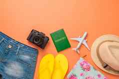 夏天旅行概念假期配件橙色背景