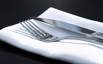 叉刀白色餐巾表格奢侈品<strong>餐厅</strong>在户外细<strong>餐厅</strong>菜单婚礼事件食物餐饮服务概念