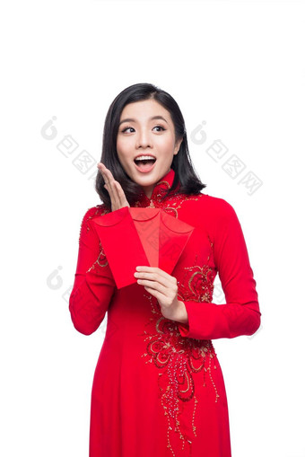 肖像美丽的亚洲女人传统的节<strong>日</strong>服装戴曼菊持有红色的口袋里幸运的钱泰特假期<strong>月球</strong>一年