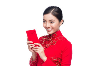肖像美丽的亚洲女人传统的节日服装戴曼菊持有红色的口袋里幸运的钱泰特假期月球一年