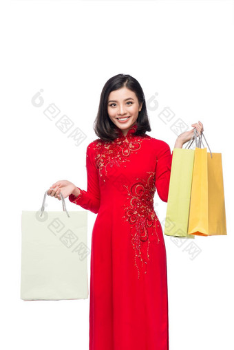 越南美丽的女人持有购物袋孤立的白色