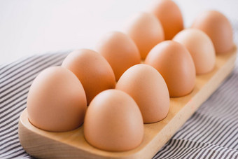 农场生新鲜的蛋包灰色的表格成分<strong>早餐</strong>准备炒<strong>鸡蛋煎</strong>蛋卷炸蛋