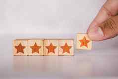 手客户持有多维数据集木块明星投票评级审查反馈质量满意度保证优秀的成功的保修分数业务概念